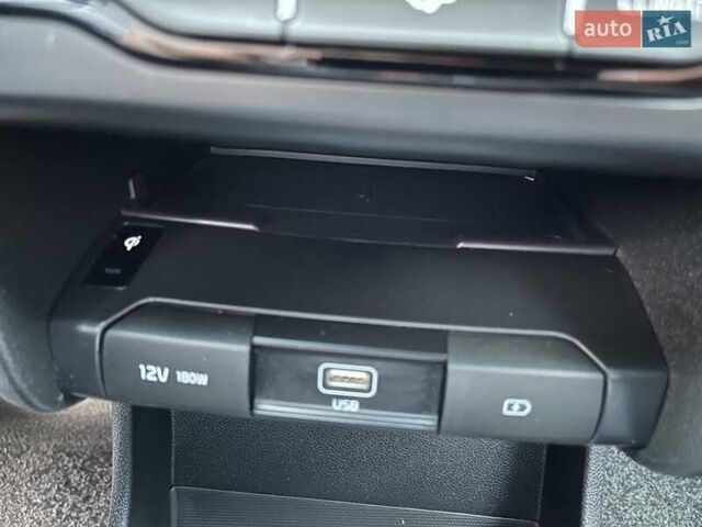 Серый Киа Niro, объемом двигателя 0 л и пробегом 74 тыс. км за 22700 $, фото 33 на Automoto.ua