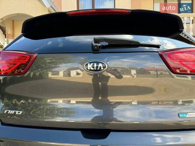Сірий Кіа Niro, об'ємом двигуна 0 л та пробігом 69 тис. км за 23999 $, фото 24 на Automoto.ua