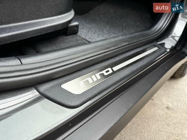 Серый Киа Niro, объемом двигателя 0 л и пробегом 37 тыс. км за 24800 $, фото 48 на Automoto.ua