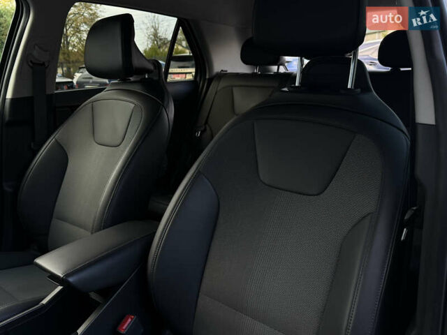 Серый Киа Niro, объемом двигателя 0 л и пробегом 95 тыс. км за 22700 $, фото 50 на Automoto.ua