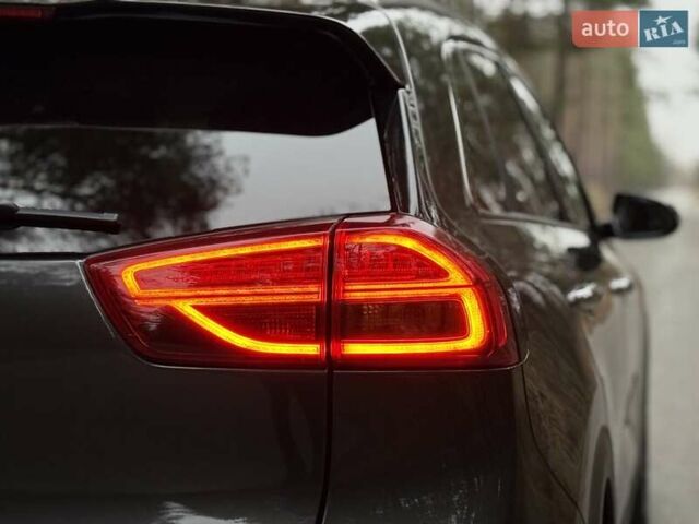 Сірий Кіа Niro, об'ємом двигуна 0 л та пробігом 72 тис. км за 22999 $, фото 34 на Automoto.ua