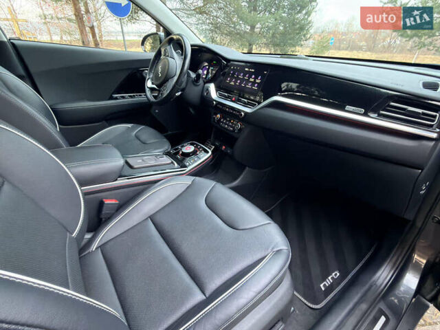 Серый Киа Niro, объемом двигателя 0 л и пробегом 40 тыс. км за 25900 $, фото 13 на Automoto.ua