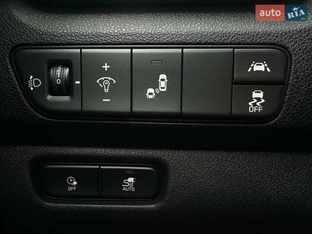 Серый Киа Niro, объемом двигателя 0 л и пробегом 37 тыс. км за 24900 $, фото 4 на Automoto.ua