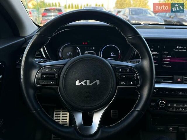 Серый Киа Niro, объемом двигателя 0 л и пробегом 73 тыс. км за 24900 $, фото 42 на Automoto.ua