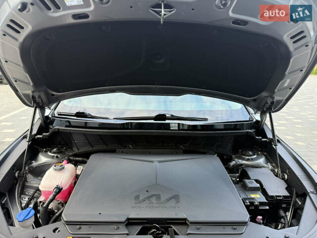 Серый Киа Niro, объемом двигателя 0 л и пробегом 95 тыс. км за 22700 $, фото 88 на Automoto.ua