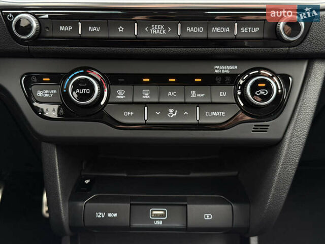 Серый Киа Niro, объемом двигателя 0 л и пробегом 70 тыс. км за 24400 $, фото 72 на Automoto.ua