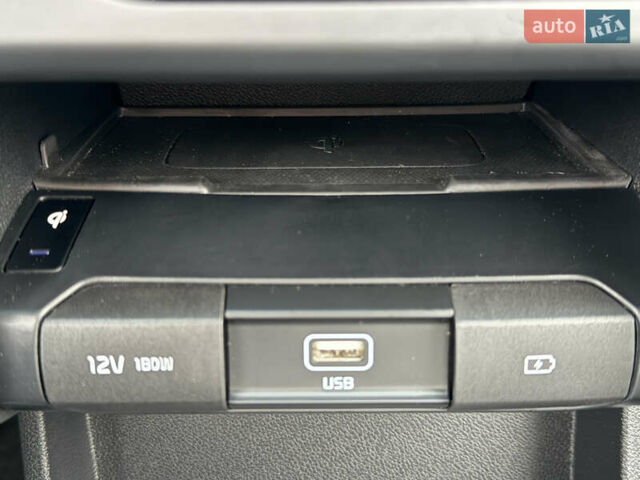 Серый Киа Niro, объемом двигателя 0 л и пробегом 70 тыс. км за 24400 $, фото 73 на Automoto.ua