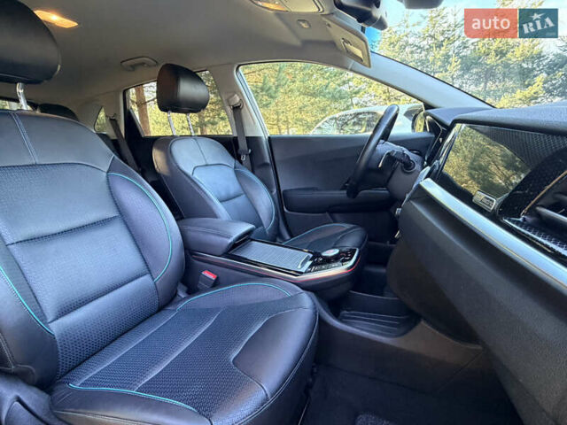 Сірий Кіа Niro, об'ємом двигуна 0 л та пробігом 60 тис. км за 22400 $, фото 15 на Automoto.ua