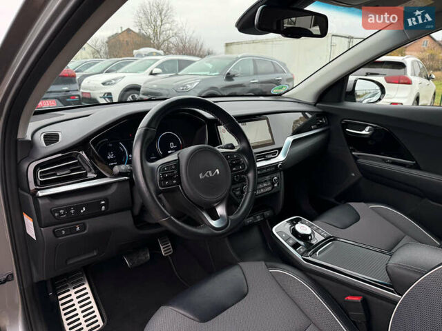 Серый Киа Niro, объемом двигателя 0 л и пробегом 70 тыс. км за 24400 $, фото 38 на Automoto.ua