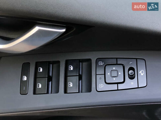 Киа Niro 2022 в Николаеве на Automoto.ua Серый Киа Niro, объемом двигателя 0 л и пробегом 105 тыс. км за 21700 $, фото 20 на Automoto.ua