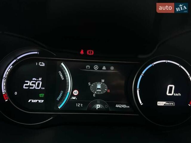 Серый Киа Niro, объемом двигателя 0 л и пробегом 44 тыс. км за 24900 $, фото 42 на Automoto.ua