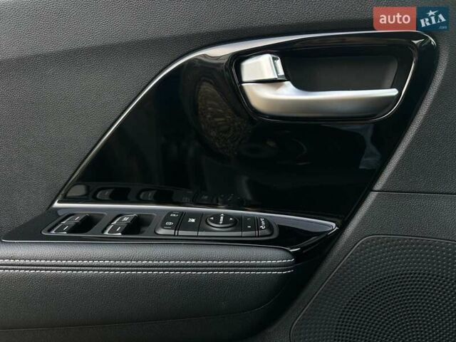 Сірий Кіа Niro, об'ємом двигуна 0 л та пробігом 38 тис. км за 24800 $, фото 33 на Automoto.ua