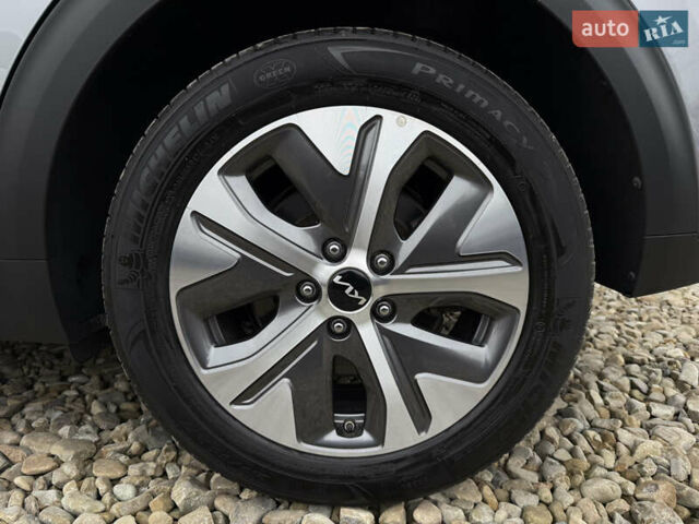 Серый Киа Niro, объемом двигателя 0 л и пробегом 70 тыс. км за 24400 $, фото 30 на Automoto.ua
