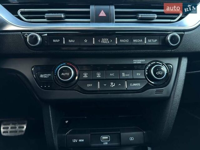 Сірий Кіа Niro, об'ємом двигуна 0 л та пробігом 73 тис. км за 23900 $, фото 54 на Automoto.ua