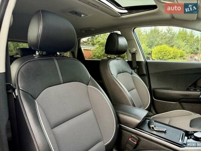 Сірий Кіа Niro, об'ємом двигуна 0 л та пробігом 84 тис. км за 18950 $, фото 76 на Automoto.ua