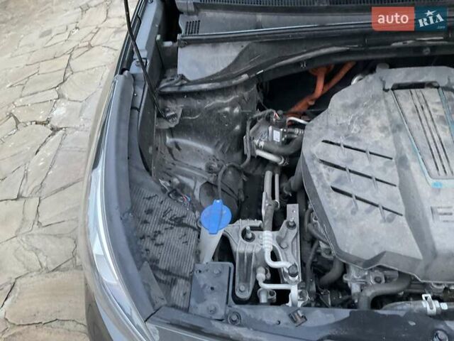 Серый Киа Niro, объемом двигателя 0 л и пробегом 82 тыс. км за 15999 $, фото 13 на Automoto.ua