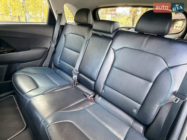 Серый Киа Niro, объемом двигателя 0 л и пробегом 39 тыс. км за 24400 $, фото 26 на Automoto.ua