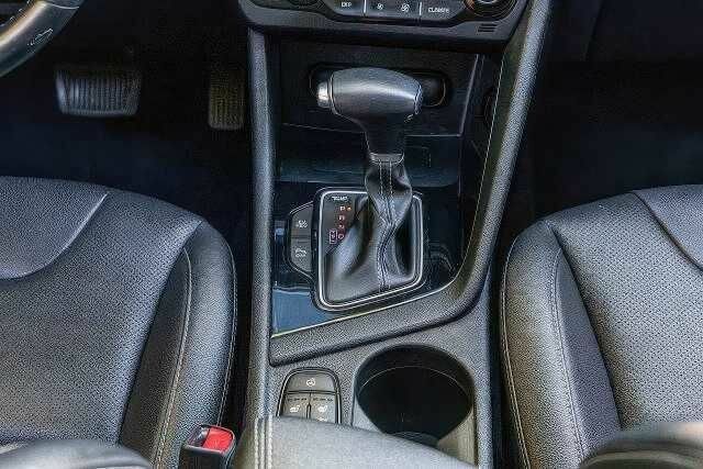 Серый Киа Niro, объемом двигателя 1.6 л и пробегом 55 тыс. км за 7000 $, фото 11 на Automoto.ua