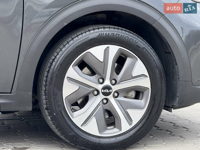Сірий Кіа Niro, об'ємом двигуна 0 л та пробігом 81 тис. км за 18700 $, фото 10 на Automoto.ua