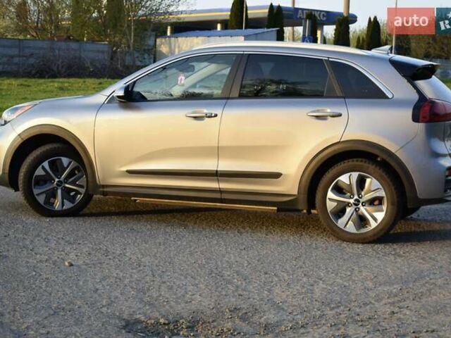 Серый Киа Niro, объемом двигателя 0 л и пробегом 98 тыс. км за 19500 $, фото 7 на Automoto.ua