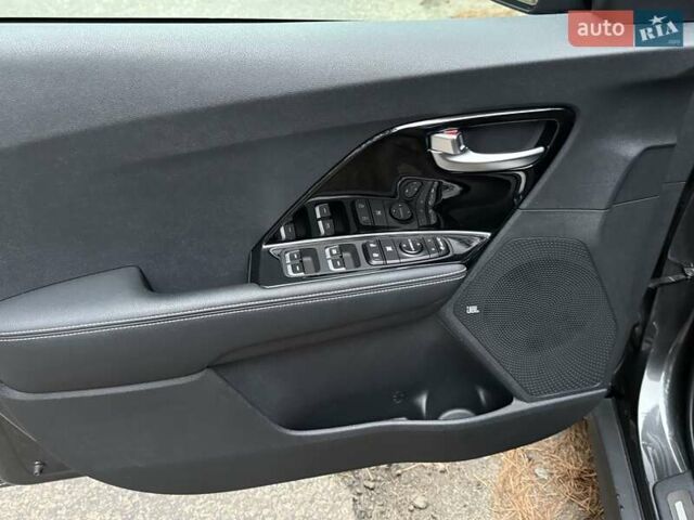 Сірий Кіа Niro, об'ємом двигуна 0 л та пробігом 72 тис. км за 22999 $, фото 42 на Automoto.ua