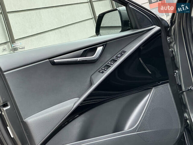 Серый Киа Niro, объемом двигателя 0 л и пробегом 120 тыс. км за 21850 $, фото 42 на Automoto.ua