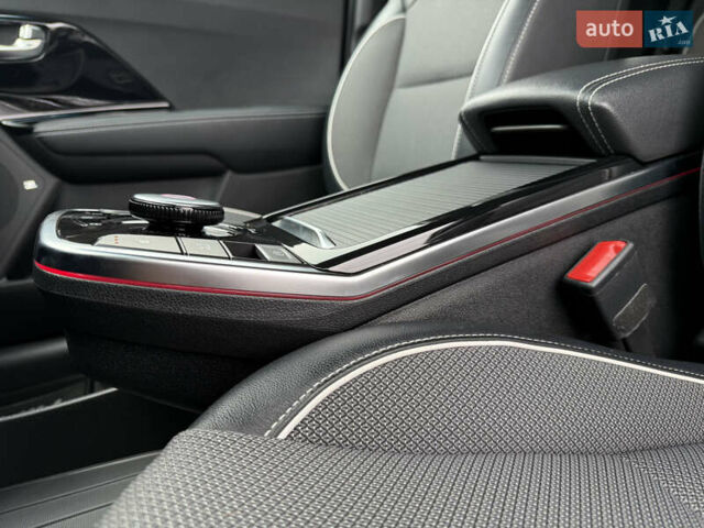 Серый Киа Niro, объемом двигателя 0 л и пробегом 70 тыс. км за 24400 $, фото 83 на Automoto.ua
