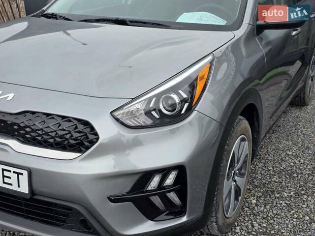 Серый Киа Niro, объемом двигателя 1.6 л и пробегом 75 тыс. км за 18999 $, фото 13 на Automoto.ua