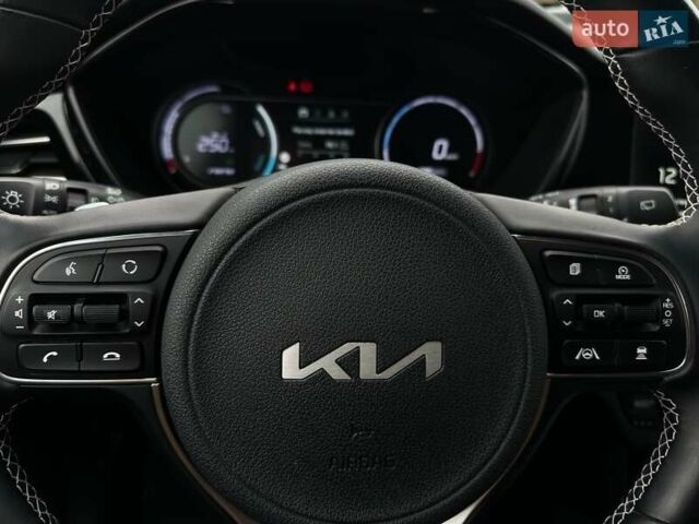 Сірий Кіа Niro, об'ємом двигуна 0 л та пробігом 44 тис. км за 24200 $, фото 38 на Automoto.ua