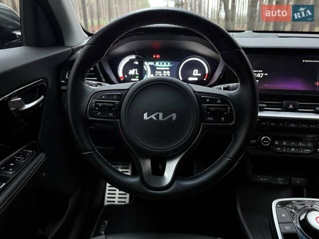 Сірий Кіа Niro, об'ємом двигуна 0 л та пробігом 72 тис. км за 22999 $, фото 47 на Automoto.ua