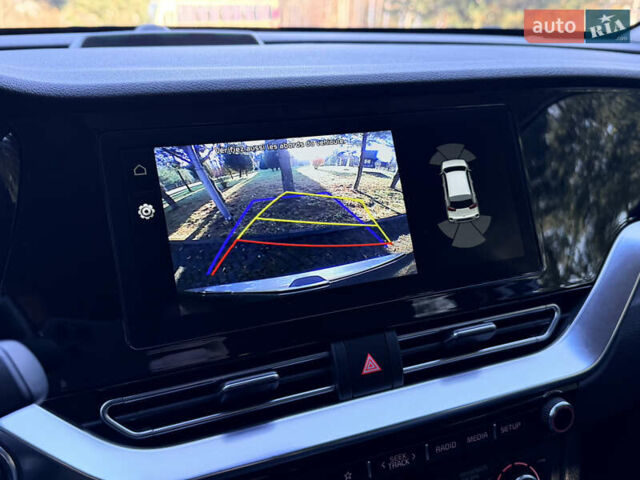 Сірий Кіа Niro, об'ємом двигуна 0 л та пробігом 60 тис. км за 22400 $, фото 24 на Automoto.ua