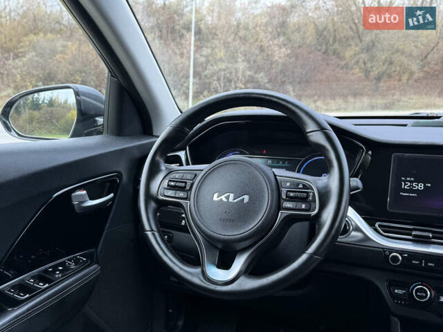 Сірий Кіа Niro, об'ємом двигуна 0 л та пробігом 81 тис. км за 18700 $, фото 2 на Automoto.ua