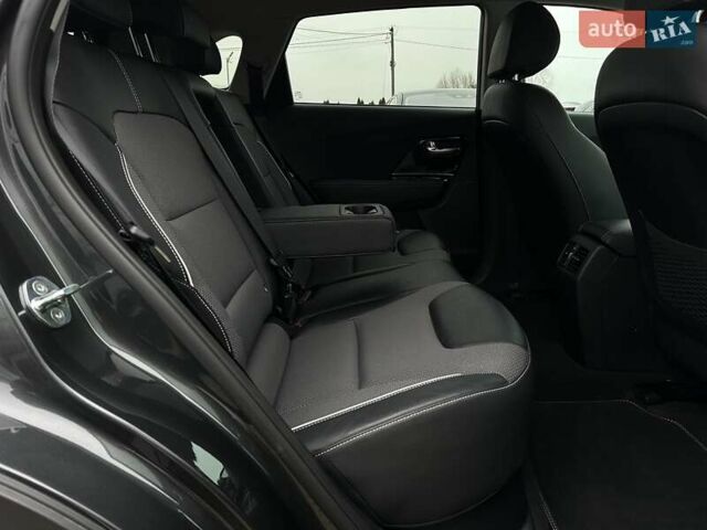 Серый Киа Niro, объемом двигателя 0 л и пробегом 37 тыс. км за 24900 $, фото 84 на Automoto.ua