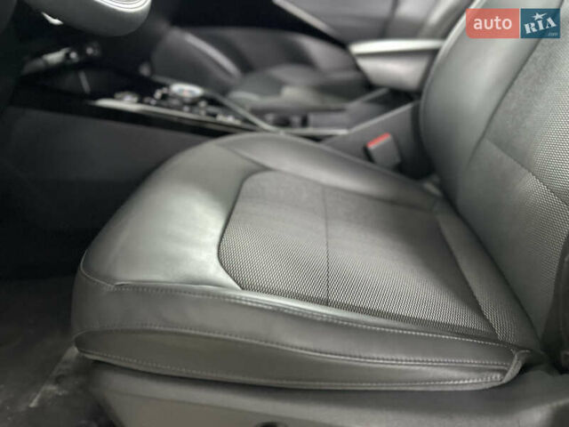 Серый Киа Niro, объемом двигателя 0 л и пробегом 120 тыс. км за 20900 $, фото 64 на Automoto.ua