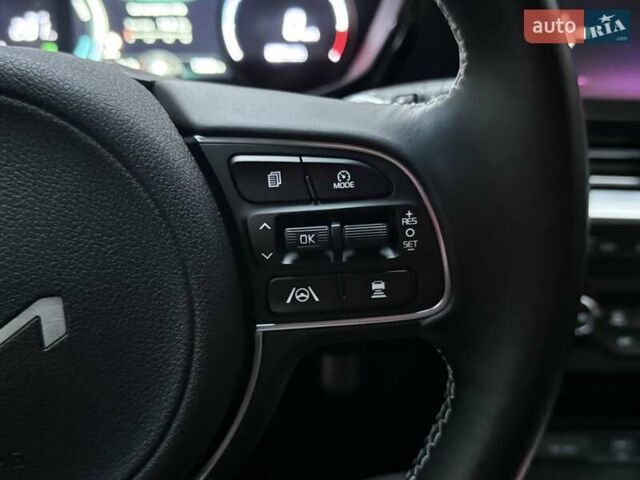 Сірий Кіа Niro, об'ємом двигуна 0 л та пробігом 72 тис. км за 22999 $, фото 50 на Automoto.ua