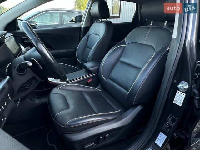 Серый Киа Niro, объемом двигателя 0 л и пробегом 73 тыс. км за 24900 $, фото 1 на Automoto.ua
