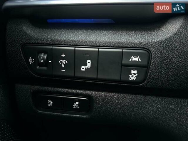 Сірий Кіа Niro, об'ємом двигуна 0 л та пробігом 73 тис. км за 23900 $, фото 9 на Automoto.ua