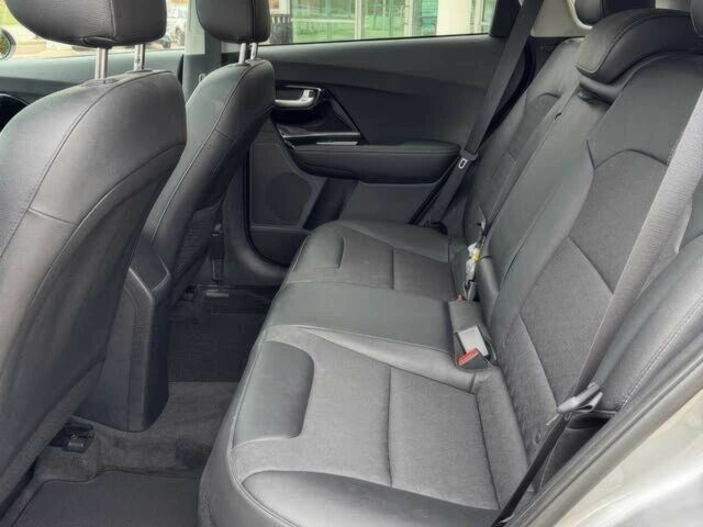 Серый Киа Niro, объемом двигателя 1.6 л и пробегом 26 тыс. км за 13500 $, фото 9 на Automoto.ua