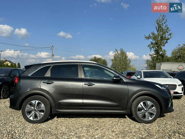 Серый Киа Niro, объемом двигателя 0 л и пробегом 73 тыс. км за 23900 $, фото 23 на Automoto.ua