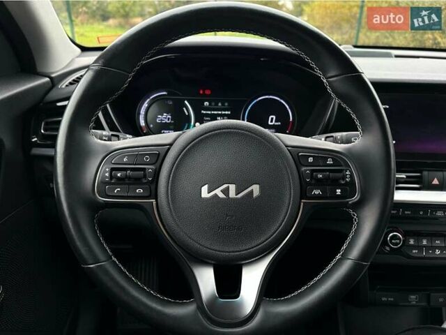 Сірий Кіа Niro, об'ємом двигуна 0 л та пробігом 44 тис. км за 24200 $, фото 37 на Automoto.ua