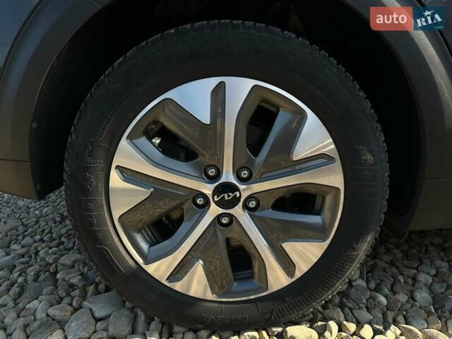 Сірий Кіа Niro, об'ємом двигуна 0 л та пробігом 73 тис. км за 23900 $, фото 27 на Automoto.ua