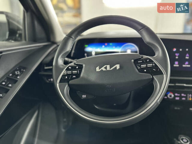 Серый Киа Niro, объемом двигателя 0 л и пробегом 120 тыс. км за 20900 $, фото 96 на Automoto.ua