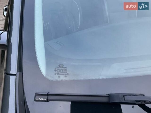 Серый Киа Niro, объемом двигателя 0 л и пробегом 82 тыс. км за 15999 $, фото 10 на Automoto.ua