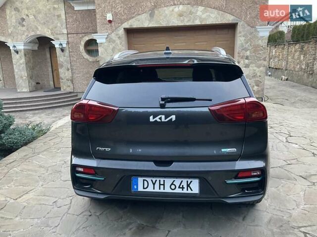 Серый Киа Niro, объемом двигателя 0 л и пробегом 82 тыс. км за 15999 $, фото 5 на Automoto.ua