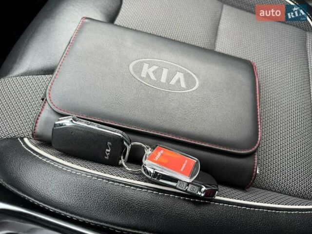 Сірий Кіа Niro, об'ємом двигуна 0 л та пробігом 81 тис. км за 18700 $, фото 26 на Automoto.ua