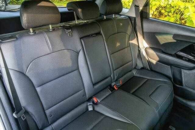 Серый Киа Niro, объемом двигателя 1.6 л и пробегом 55 тыс. км за 7000 $, фото 17 на Automoto.ua