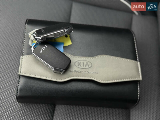 Серый Киа Niro, объемом двигателя 0 л и пробегом 70 тыс. км за 24400 $, фото 107 на Automoto.ua
