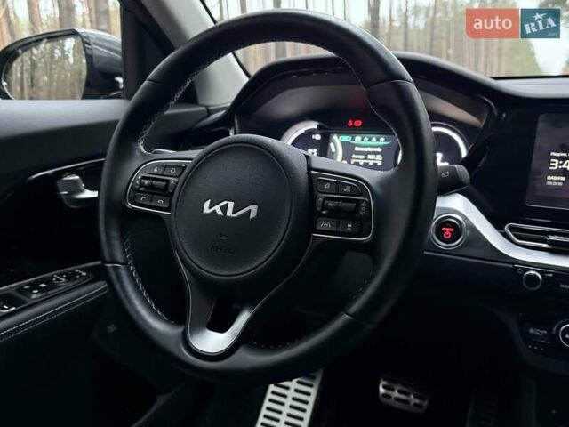 Сірий Кіа Niro, об'ємом двигуна 0 л та пробігом 72 тис. км за 22999 $, фото 51 на Automoto.ua