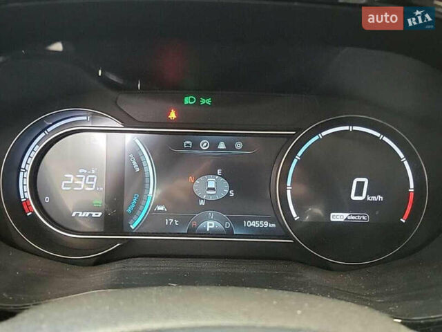 Серый Киа Niro, объемом двигателя 0 л и пробегом 100 тыс. км за 21000 $, фото 2 на Automoto.ua