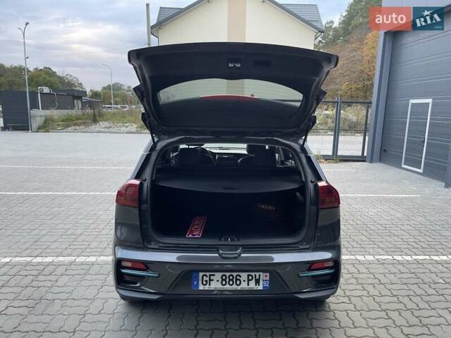 Серый Киа Niro, объемом двигателя 0 л и пробегом 74 тыс. км за 22700 $, фото 40 на Automoto.ua